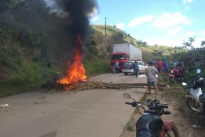 Famílias posseiras protestam contra onda de violência e destruição na Mata Sul de Pernambuco