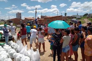 CPT Campina Grande e Irmãos de Francisco doam cestas camponesas para ocupações urbanas