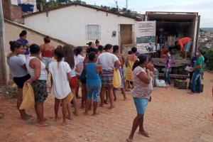 Na Mata Sul de Pernambuco, comunidades em situação de conflito celebram o Natal com doações de alimentos Na Mata Sul de Pernambuco, comunidades em situação de conflito celebram o Natal com doações de alimentos