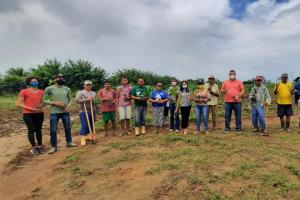 Em Tracunhaém, comunidade Nova Canaã faz mutirão de plantio de mudas nativas