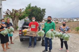 CPT e comunidades camponesas doam uma tonelada de alimentos em Guarabira (PB)